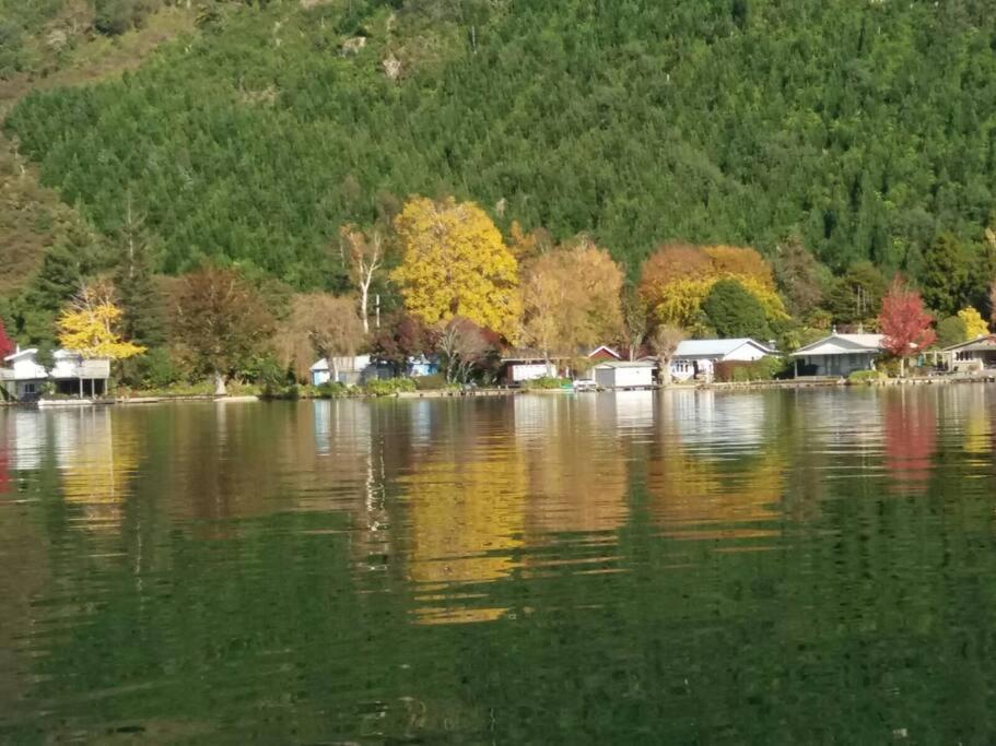 Lake Rotoiti Lakehouse Retreat ロトルア エクステリア 写真